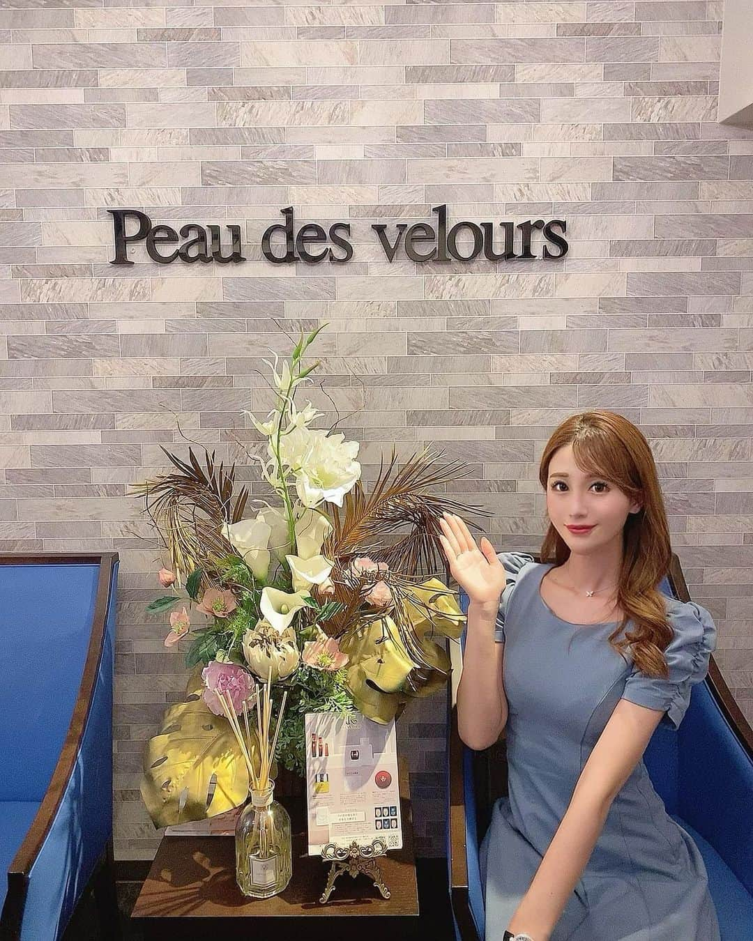 山下莉果さんのインスタグラム写真 - (山下莉果Instagram)「この前 @peaudesvelours_nagoya ❤️ peaudevelours名古屋でハーブピーリングしてもらったよー🥰🌿  その前にREVIショップ  @revishop1027  (名古屋栄店は全国第1号店らしい⭐️)で 最新肌診断機器で肌診断をしてもらったんだけどいまの自分のお顔の状態を知ることって本当大事だなって思った🥹💦💦 それをもとに半額体験でおすすめのスキンケアを紹介してもらったんだけど気になる商品ありすぎて全部良かった🥺💕  サロンに着いてからREVI陶肌トリートメントを💕✨ もっこもこの泡での洗顔してもらったんだけどとっても気持ちよくて凄かった🥹❤️ 剥けないハーブピーリング だからダウンタイムなく 終わった直後から艶肌とトーンアップするからおすすめなの🥺💕✨ むくみもとれて小顔効果もあるから嬉しい🥰✨  スタッフさんがとっても優しくて、丁寧に綺麗にしてくれるから癒されました🥰🙏🏻✨  @tomoyo_mizuno1021   #ポーデベロア #美ツヤ肌 #名古屋エステ #REVI陶肌トリートメント #陶肌トリートメント名古屋 #フェイシャルエステ #久屋大通」5月14日 13時19分 - rikachannnn