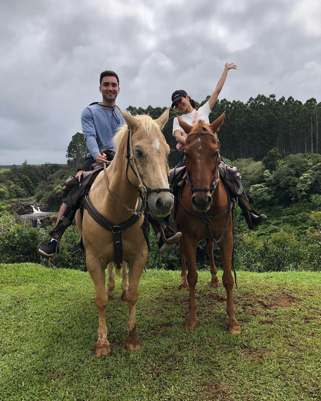 シェリーマリア澄川さんのインスタグラム写真 - (シェリーマリア澄川Instagram)「10 years later!!!! College Buddy 🙌🌟💪 #BeZerkLey #umaumafalls #smallworldbigisland #nothingbuttheBEST」5月14日 14時39分 - cheriaries808