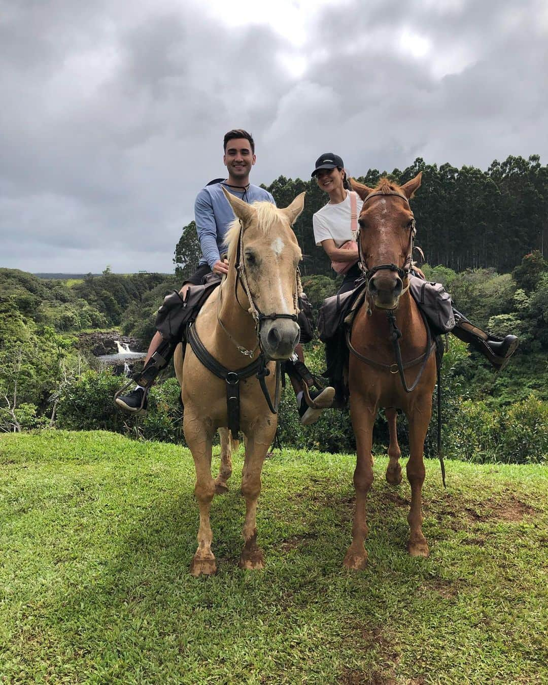 シェリーマリア澄川さんのインスタグラム写真 - (シェリーマリア澄川Instagram)「10 years later!!!! College Buddy 🙌🌟💪 #BeZerkLey #umaumafalls #smallworldbigisland #nothingbuttheBEST」5月14日 14時39分 - cheriaries808