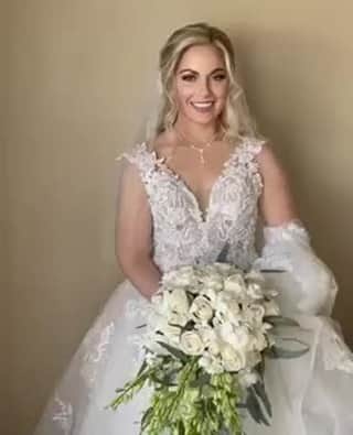LORACのインスタグラム：「This is SUCH a gorgeous bright, glam look on this equally gorgeous bride! @makeupbykatrinanyc⁠ created this with our PRO Soleil Palette 🥰⁠ ⁠ Cruelty-free, Fragrance-free & Gluten-free⁠ ⁠ Available at @ultabeauty @macys @shoppersbeauty @amazon @nordstrombeauty & LORAC.com⁠ (shop #linkinbio!)⁠ ⁠ #LORAC #LORACCosmetics⁠」