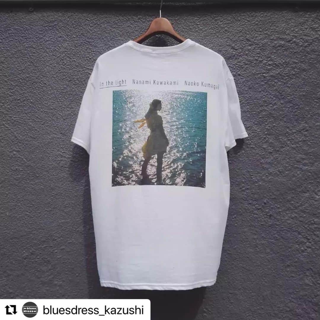 のインスタグラム：「東京でも購入いただけるようになりました😍✨ #Repost @bluesdress_kazushi with @make_repost ・・・ 先日名古屋BD galleryで開催した、 川上なな実 熊谷直子 「すべて光」展 と、BD galleryのコラボTをブルードレス渋谷でも販売スタート！ なな実さんと熊谷さんの惹きあいが見事な写真作品がプリントされています！  Price￥6,600-(tax in)  #nanamikawakami #Naokokumagai #BDgallery #bluesdress #photo #photographer #川上なな実 #熊谷直子 #写真 #BDギャラリー #ブルードレス」