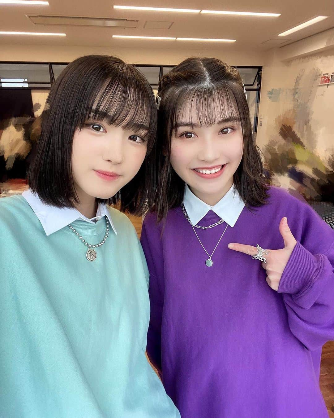 組橋星奈のインスタグラム：「・ ・ ・ 2人ともお気にのシルバーネックレス☆ ・ この写真の時は寒かったのに、今はもう暑いね💦 ・ ・ ・ ・  #田中南  #ニコラ  #nicola  #ニコラ6月号発売中  #ニコモ  #組橋星奈」