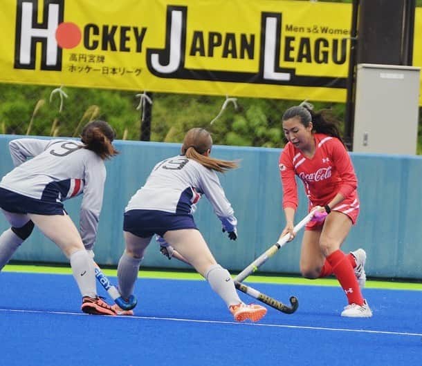 三橋亜記のインスタグラム：「. New stick 🏑🏑  今シーズンから使い始めたY1 🏑 ヘッドが薄めなのでドリブルもしやすくて ストロークもgood👍👍 とっても使いやすいです🤩 気になる方は是非チェックしてみてね👀🔍  @fhe_shibuya @y1hockey   #Y1hockey #Y1nation #fhejapan」