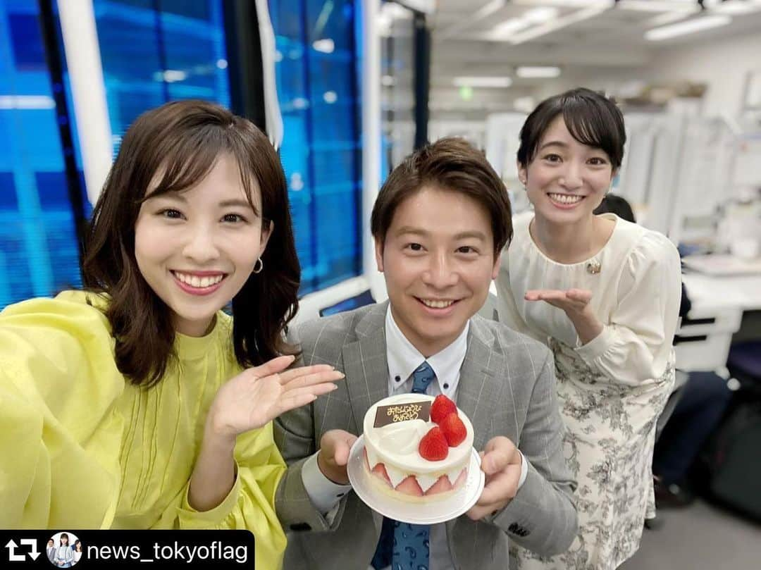 小松正英さんのインスタグラム写真 - (小松正英Instagram)「. TOKYO MX news TOKYO FLAGの金曜メンバーから 誕生日を祝ってもらいました🙏🏿  ちょっとタイムラグがありますが、、、笑  森田キャスターがケーキまで用意をしてくれて！ いくつになってもこうして祝って貰えるのは嬉しいですね。  更に敷波さんからは、、、 サーフィン、フットサルで日焼けしないよう 強力な日焼け止めも頂きました👱🏾‍♂️笑  両手に華で📸 ありがとうございました！ . . . #TOKYOMX #newsTOKYOFLAG #金曜メンバー #誕生日 #ありがとう  @news_tokyoflag 金曜メンバーを宜しくお願いします！」5月14日 20時36分 - masa_fb.ank