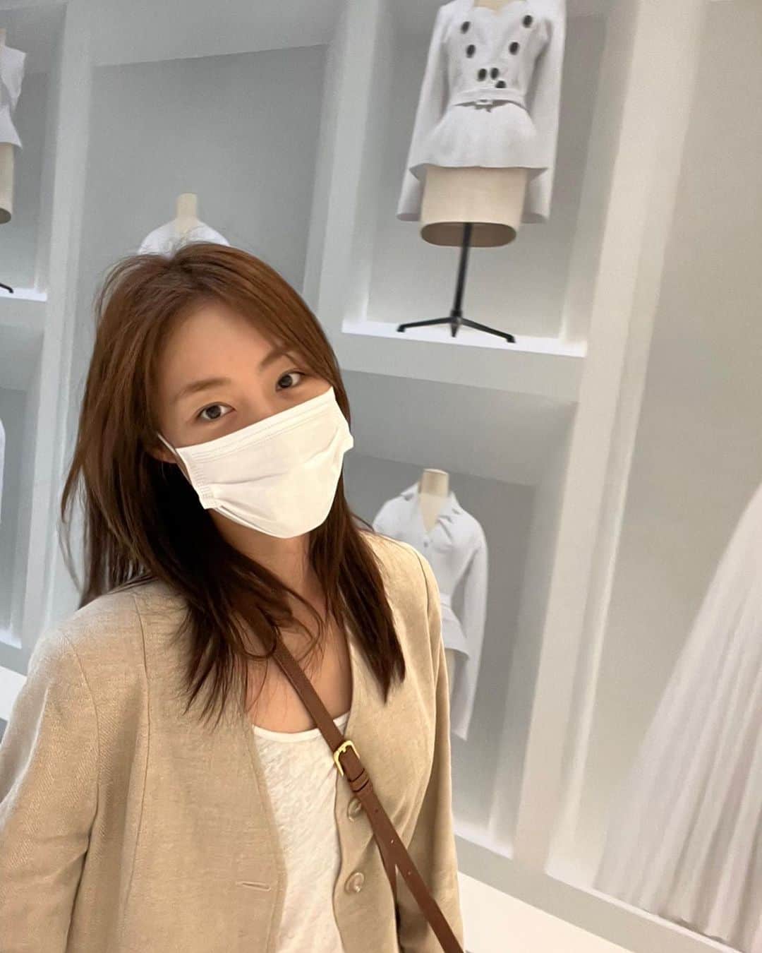 イ・ヨニのインスタグラム：「🙂🙂오랜만」