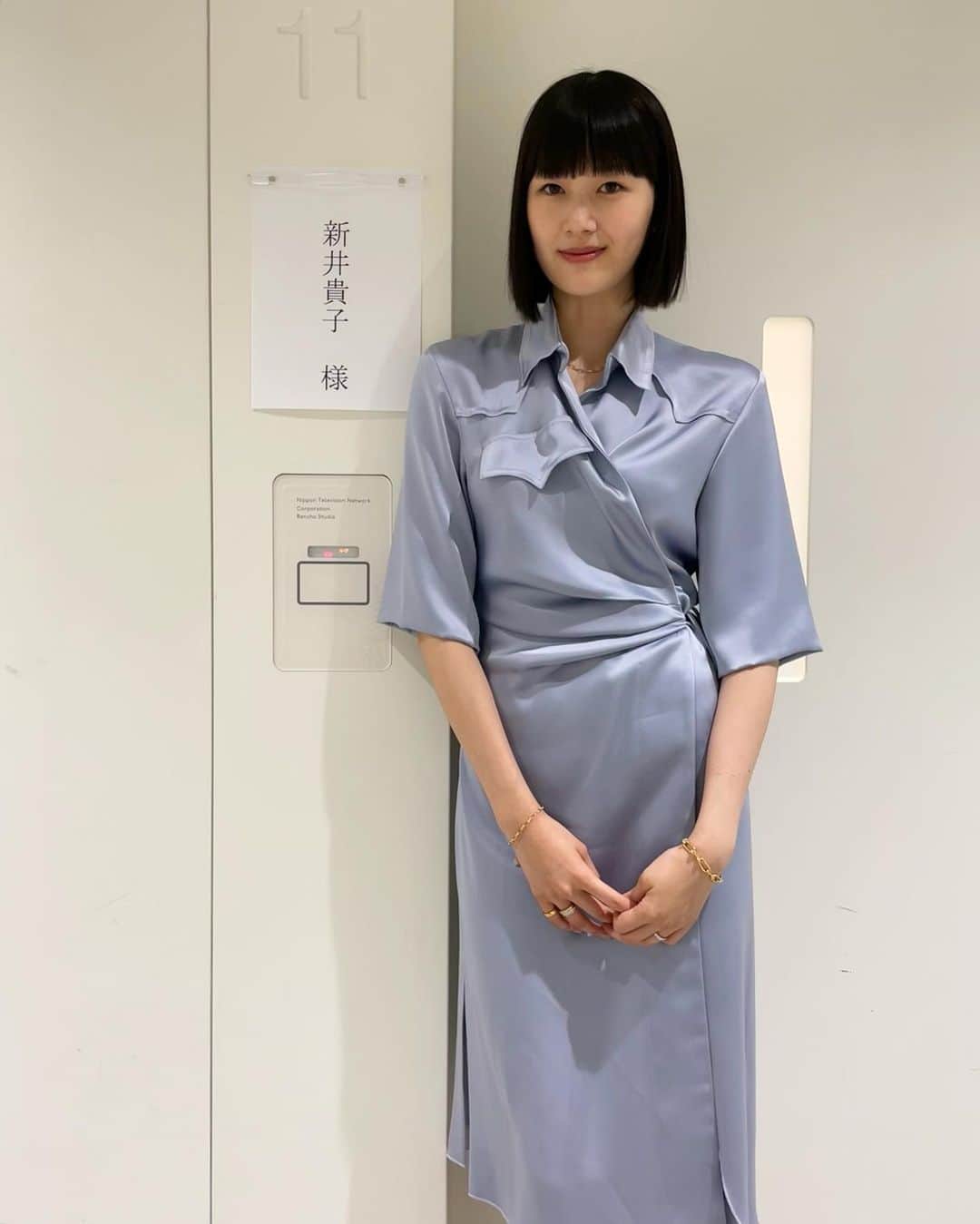 新井貴子のインスタグラム：「明日5月15日(日) 16:55〜  日テレ『サンデーPUSHスポーツ』に出演させていただきます💫  夫について少し語らせていただきました🧌  hair & make up by @yuka_washizu♡   #サンデーPUSHスポーツ」