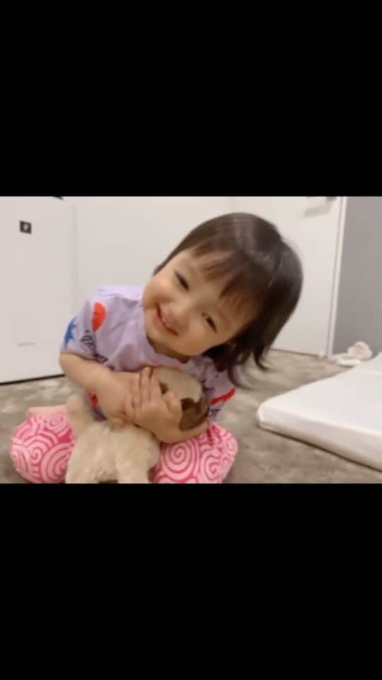 アレクサンダーのインスタグラム：「美人ちゃんにわんちゃんを渡したよ❤️  #愛犬家 #1才6ヶ月」