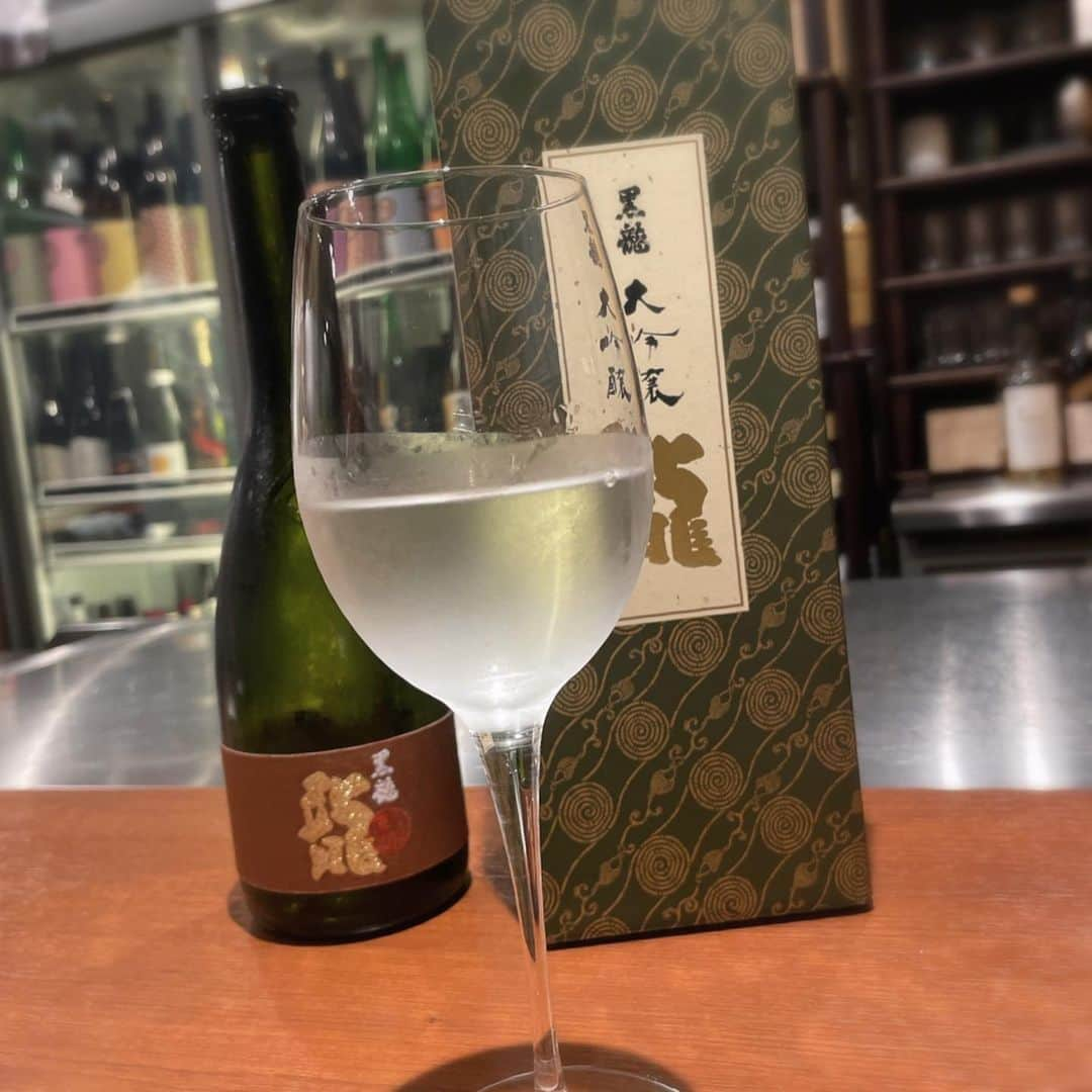 佐藤円香さんのインスタグラム写真 - (佐藤円香Instagram)「.  黒龍 大吟醸 龍  初めて飲んだけど、とっても美味しい( ¨̮ )✧ 和食との相性抜群👌  店主さんに普通の黒龍と飲み比べをさせてもらいました🙂🌱  普通の黒龍も美味しい(  ˊ ᵕ ˋ )。   #にほんしゅ   #日本酒  #和食  #錦糸町  #大吟醸  #黒龍  #錦糸町グルメ   #福井のお酒  #錦糸町遊庵」5月14日 21時47分 - madoka.p.j.614