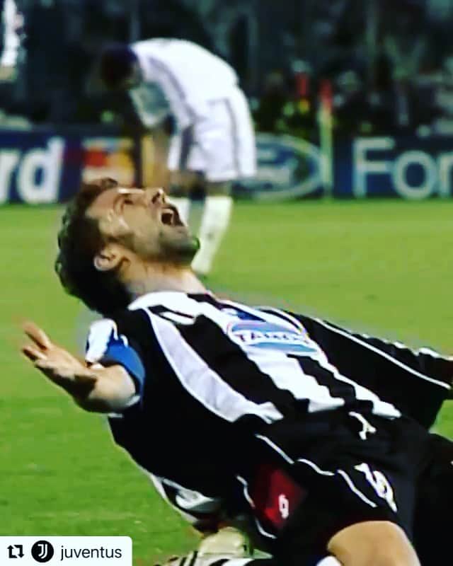 アレッサンドロ・デル・ピエロのインスタグラム：「Repost @juventus: This way ➡️ That way ⬅️ AND IN! 🥅⚽️ . A simply magic #GoalOfTheDay ✨🙌」
