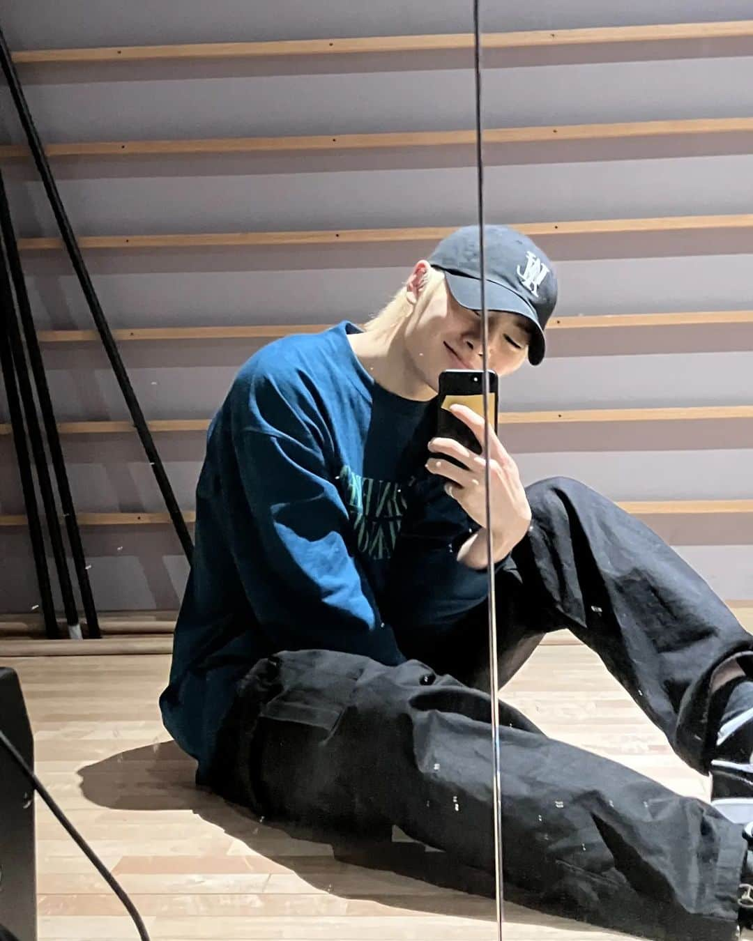 Stray Kidsさんのインスタグラム写真 - (Stray KidsInstagram)「💙 #StrayKids#STAY#OOTD #IN스타그램#🦊」5月14日 23時06分 - realstraykids