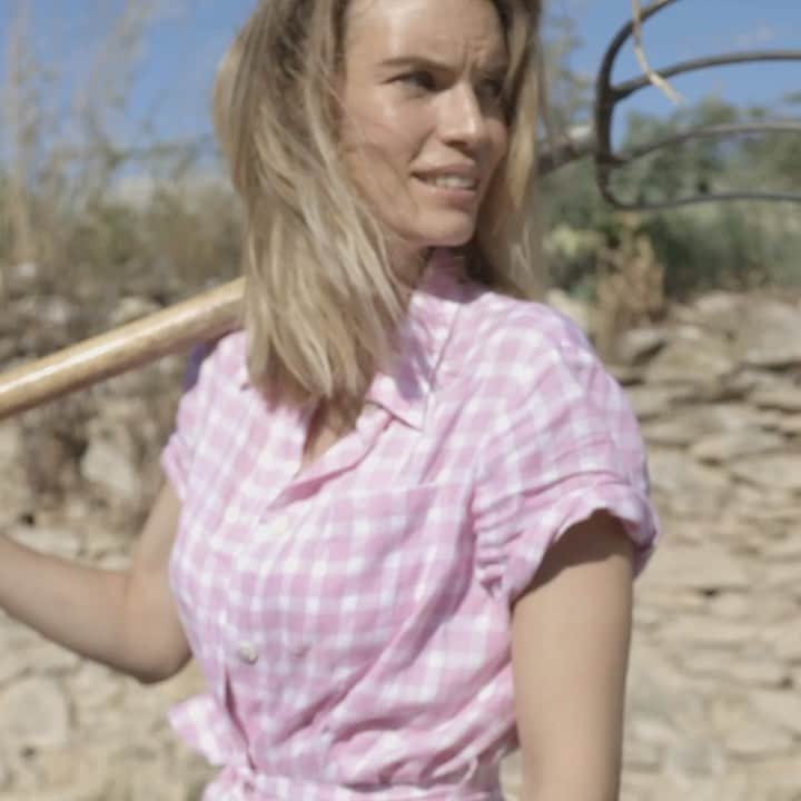 イネスドゥラフレサンジュのインスタグラム：「Nouvelle collection 🌸  La robe Ethel vichy disponible en ligne et en boutiques. - New collection 💕 The vichy Ethel dress available online and in stores.  www.inesdelafressange.fr  #inesdelafressange #inesdelafressangeparis」