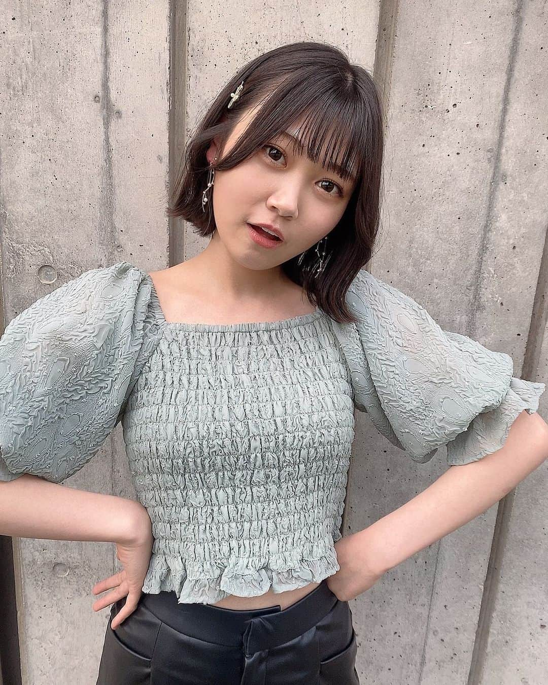 小澤愛実のインスタグラム：「⁡ ⁡ ⁡ 皆と出会えて幸せだーー♥♥ ⁡ ⁡ #ラストアイドル #アイドル #idol #Japaneseidol  #japanesegirl #followme #Instagood #Instalike #팔로미 #팔로우미 #좋아요 #ブラウス #外ハネ #ヘアスタイル #ボブ #外ハネボブ」