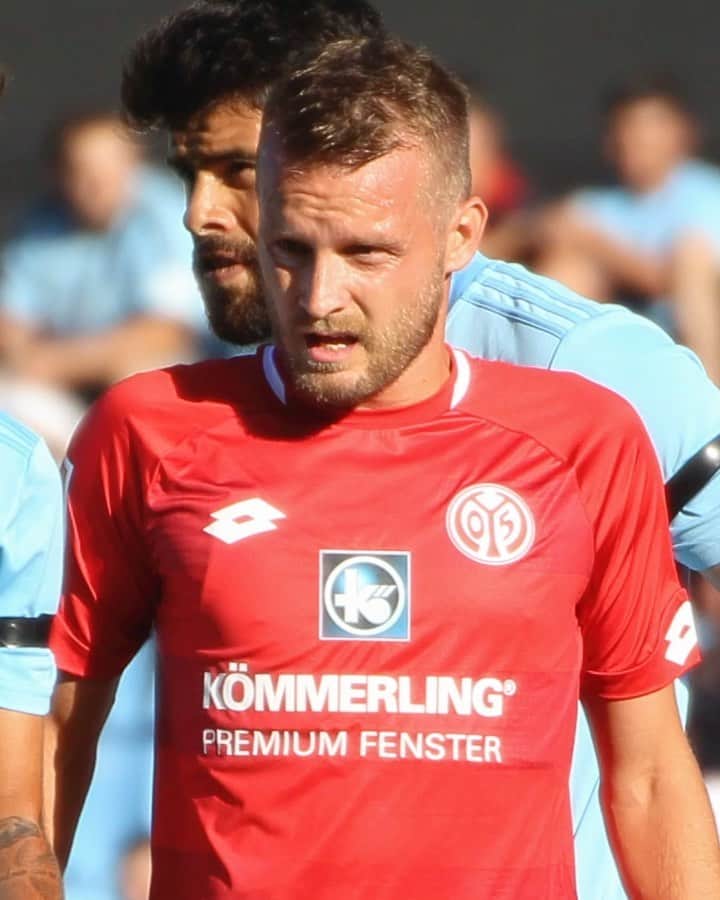 のインスタグラム：「Vielen Dank für 8 tolle Jahre … Man hat mir angemerkt was es für mich bedeutet , nämlich wahnsinnig viel … Ich muss das alles erst mal verarbeiten und sacken lassen aber werde mich nochmal melden ♥️」