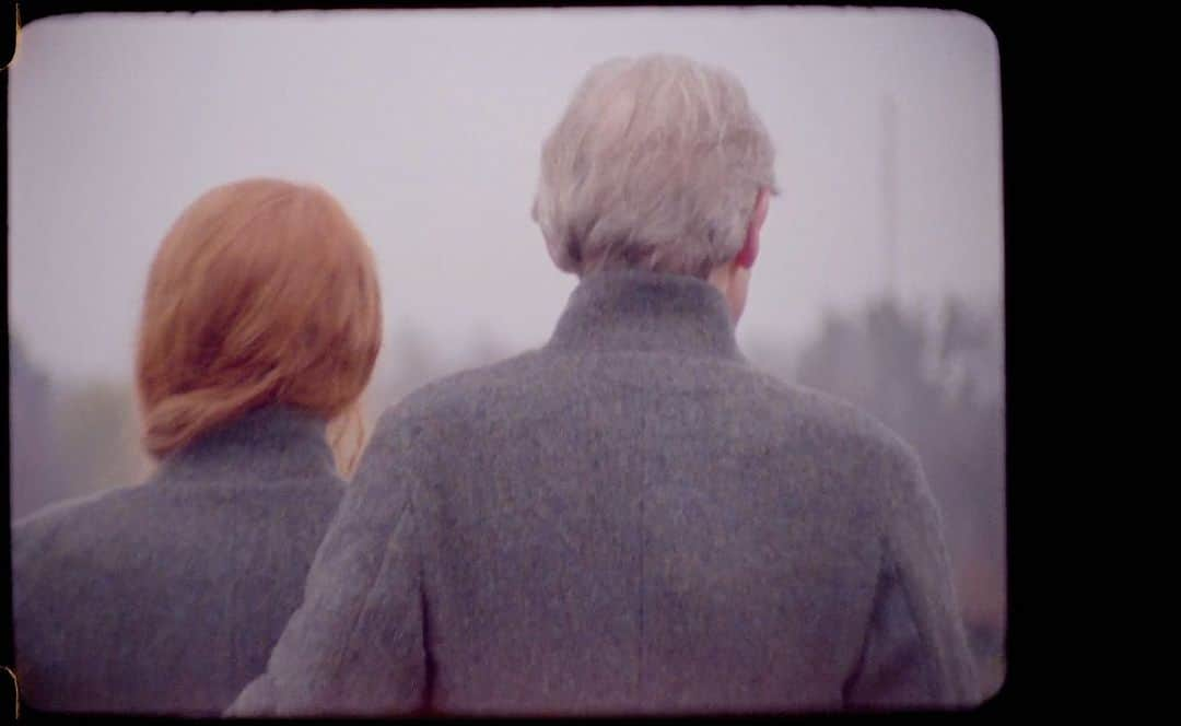 フローレンス・アンド・ザ・マシーンのインスタグラム：「Behind-the-scenes of @florence and Bill Nighy being directed by @autumndewilde in FREE 🌺 Filmed by @gilberttrejo38  Cut by @alexcherrypicks Featuring and special thanks to video production team in Kyiv @radioaktivefilm @anoncontent」