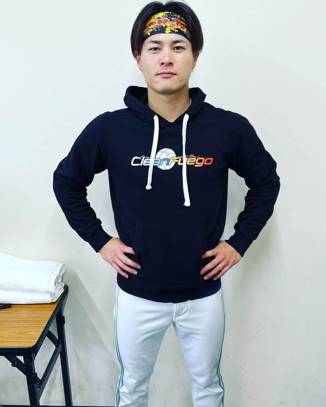 のインスタグラム：「clean fuegoパーカー⚾︎ そしてヘアバンド👍 #cleanfuego」
