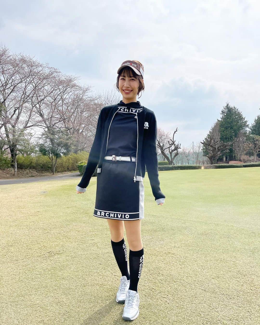 米澤有のインスタグラム：「Black and Brown 🖤🤎  #golf #golfswing #golfwear #golfstagram #yuyonezawa #archivio #golfgirl」