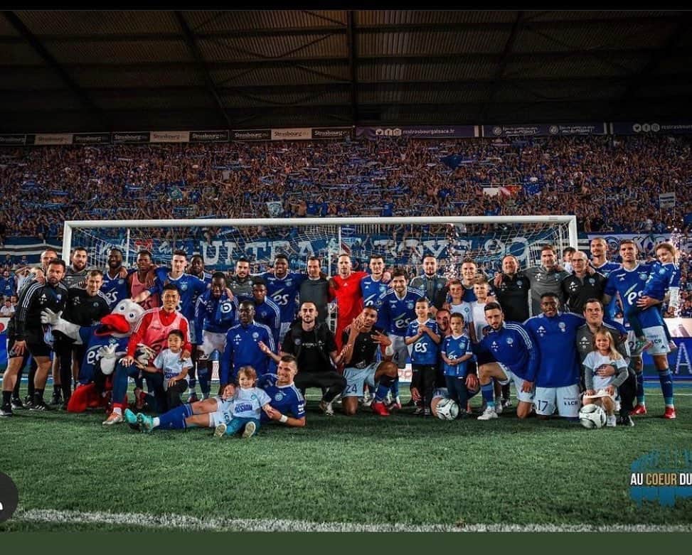 ケヴィン・ガメイロさんのインスタグラム写真 - (ケヴィン・ガメイロInstagram)「Enoooorme ambiance dans un stade en 🔥  🔵⚪️ 💪🏻」5月15日 7時43分 - kevingameirooff