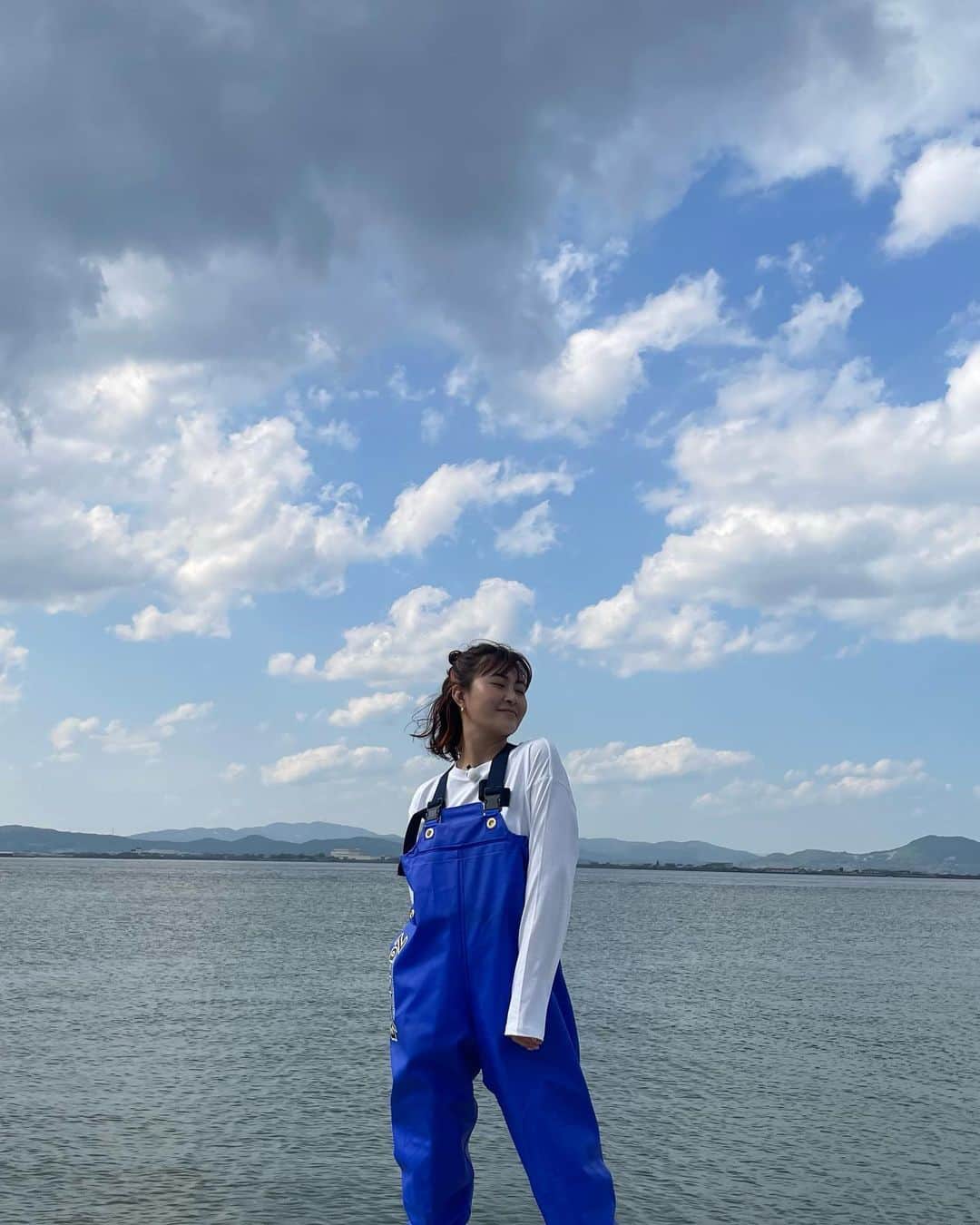 村上佳菜子のインスタグラム：「... 過酷なロケもスタッフさんが 良い方ばかりだと、楽しい♡♡ 昨日は24:00頃までロケだったし ちょーハードだったけど、楽しかった♡  オンエア楽しみやん⭐️ . . . #過酷ロケ #海 #川 #岡山」