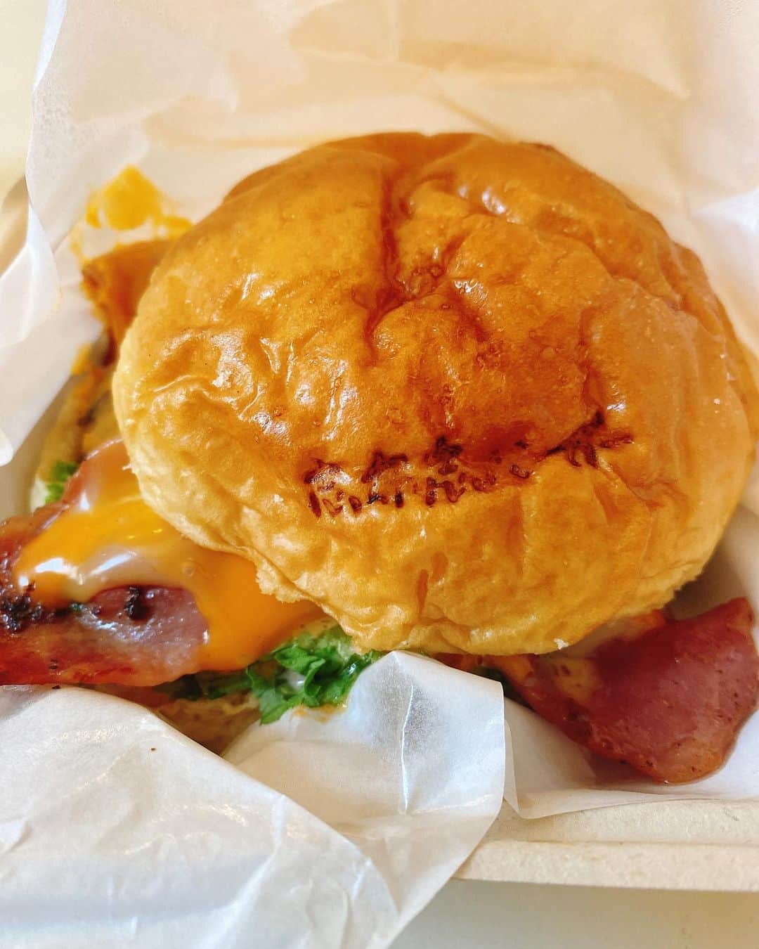 ISSA さんのインスタグラム写真 - (ISSA Instagram)「しかし志布志バーガー美味かったな🍔😋🍴  @shibushi_burger  #志布志バーガー」5月15日 10時02分 - issa_hentona