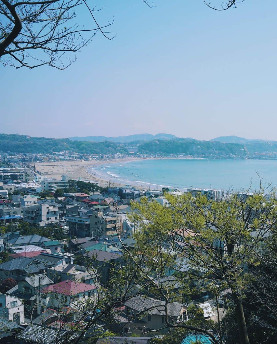 茉莉さんのインスタグラム写真 - (茉莉Instagram)「🌿🤭 . . 鎌倉へ久しぶりに行きました。🙏 改めて大人になってから、 一人で観光した事は無かったので 新鮮な気持ちで楽しかったです🌼 風情溢れる昔ながらの街並みに海の景色。 何度訪れても素敵な場所ですね！」5月15日 19時46分 - mari._xx