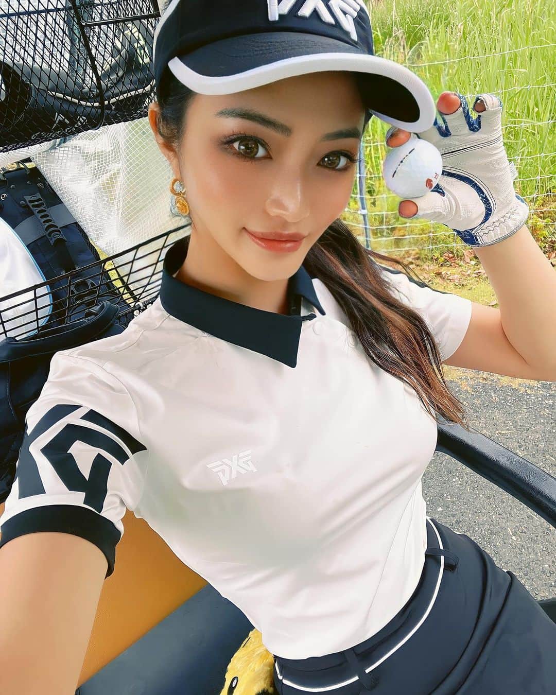 KANAKOのインスタグラム：「ゴルフ🎳ほぼ走ってました🥰✌️❤️ ウェアが可愛かったらなんでもいい💞 夏までにはがんばる✊  #pxg #pxggolf #golfwear」