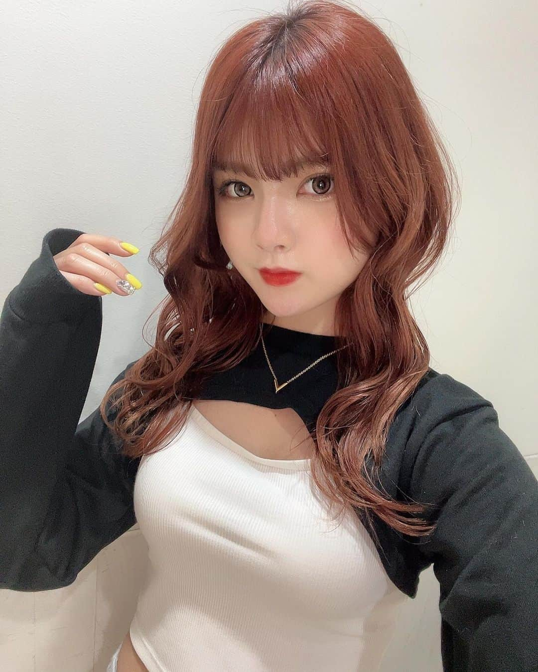 岩永由里奈のインスタグラム：「理想の色すぎて最高✨🧡❤️ まゆありがとう✨#ヘアカラー」