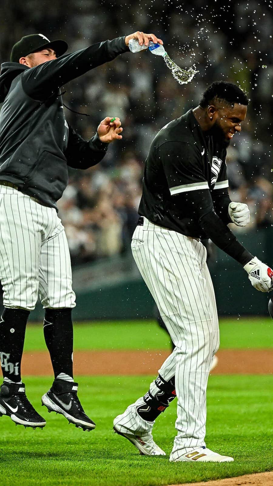 シカゴ・ホワイトソックスのインスタグラム：「WALK IT OFF! LUIS ROBERT!」