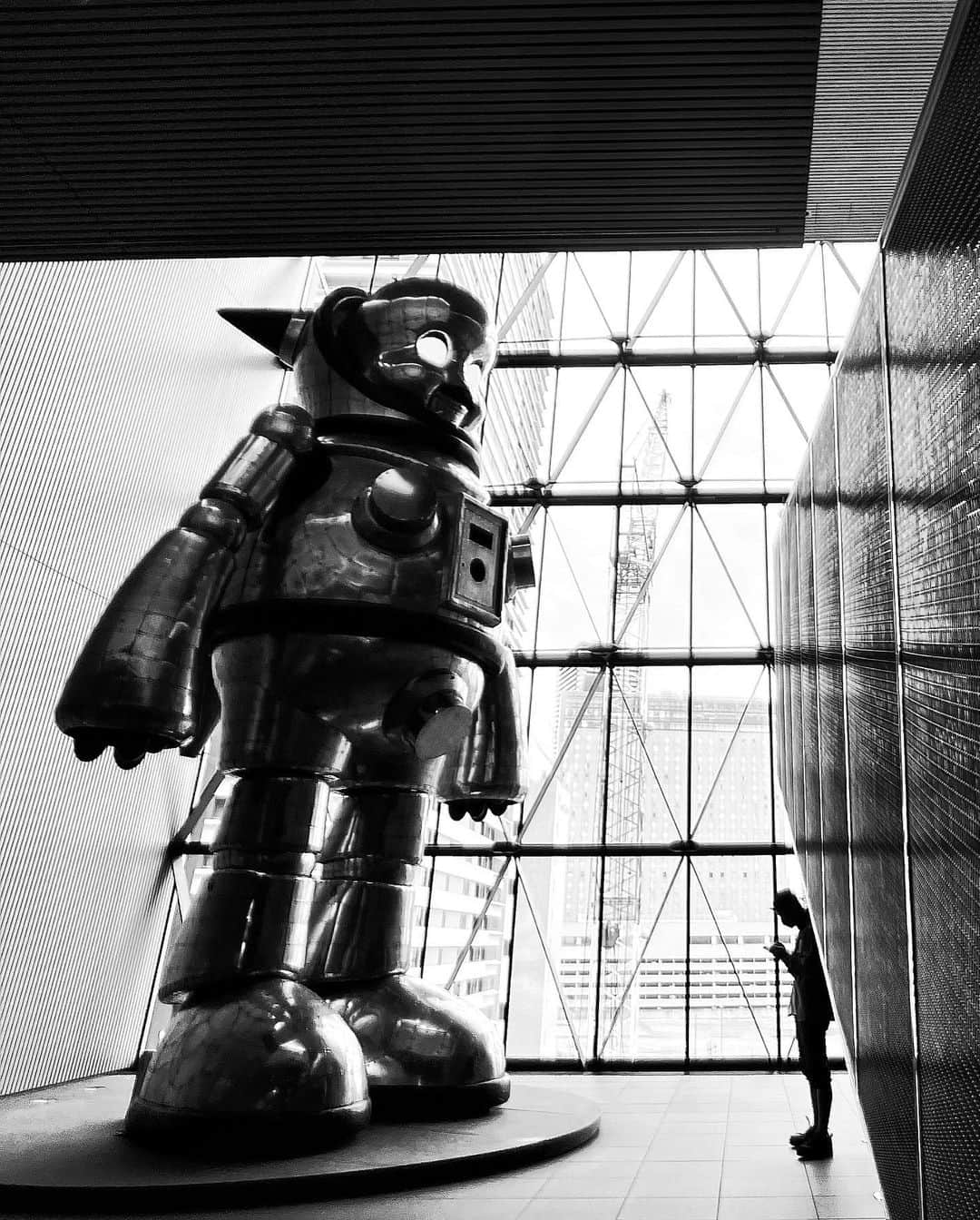 kazuのインスタグラム：「#shotoniphone #iPhoneSE3#bnw_rose #bw_perfect #flair_bnw#blacknwhite_perfection #jj_blackwhite #bnw_zone #bnw_quebec #streetGeometry_BW #BNWP_2022 #streetbnw  #street_perfection #bw_addiction #princely_bw #bw_phototrip #igersjp #team_jp_モノクロ #BWGrammer #tokyo_grapher #ShotOn_TG #tg_zdwide_pro #tg_wide #bnw_artstyle #__bnwart＿ #bnw_experimentalism #rustlord_bnw #ヨコさんじゃなかった #temma20220515」
