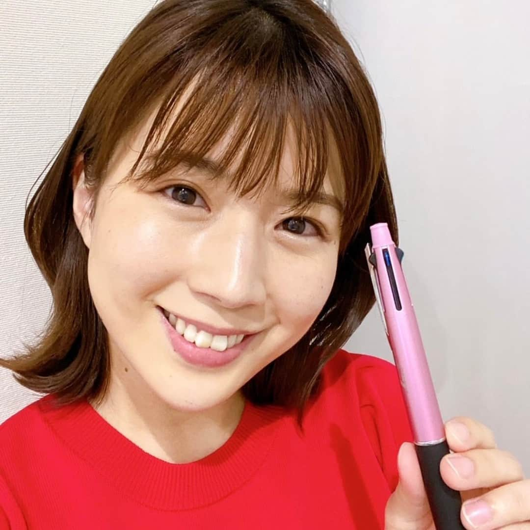 テレビ朝日アナウンサー公式さんのインスタグラム写真 - (テレビ朝日アナウンサー公式Instagram)「田中萌アナの仕事に欠かせないアイテムは？ 「ペンです。 入社時から愛用しています。 ボールペン4色とシャープペンシルが一体になっているので便利です。 台本への書き込みなどに使っています。」  #田中萌 アナ #ABEMA的ニュースショー  #ペン」5月15日 12時30分 - tvasahi_announcers