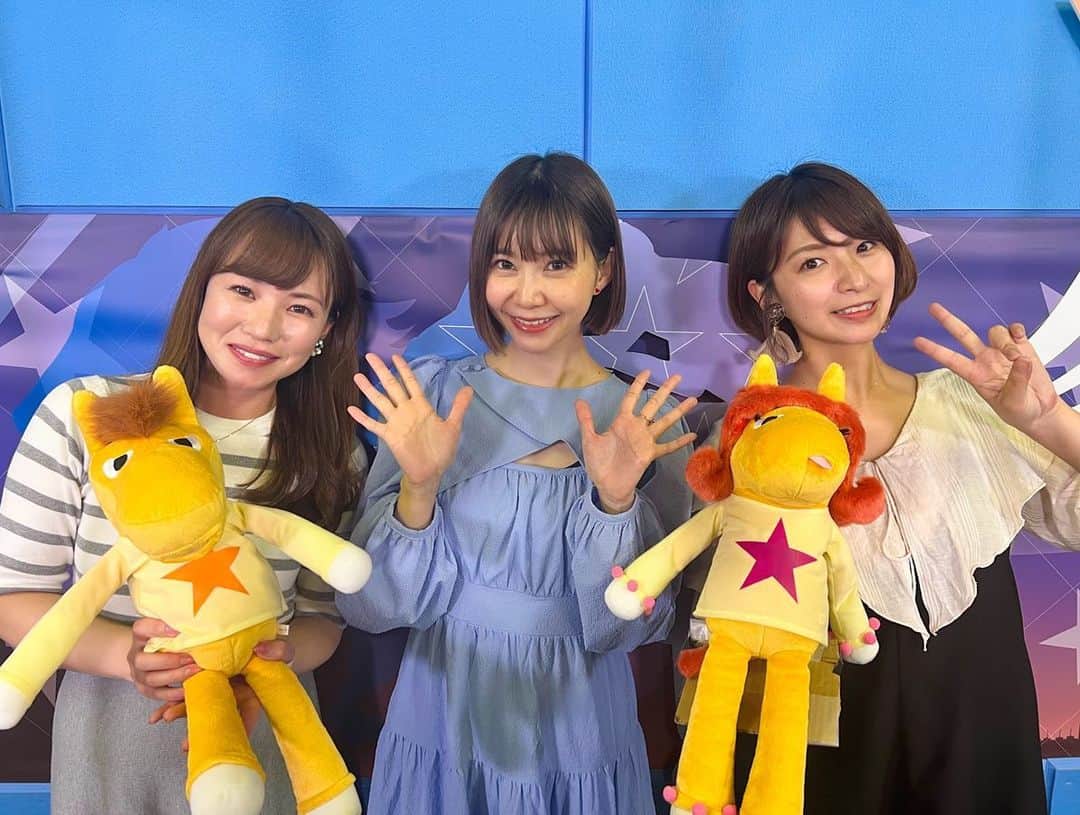 稲富菜穂のインスタグラム：「羽田盃が行われた12日、 TCK公式のウマきゅんに出演させて頂きました！  2度目なのですが 初のスタジオでドキドキ💘  美味しい大井競馬ご飯と🍺も頂きながら、 女子会楽しかったー☺️💕  お二人とも面白すぎて、、 画面から楽しい気持ちが出てると思います🥰 アーカイブもあるので是非見てね😂  羽田盃も大波乱で、 ミヤギザオウが内からするっと伸びてきて姿にあっぱれ！  一番人気のシャルフジンも逃げてマークされながらも凄い粘ってて強さを更に感じました！  南関二冠目も楽しみだ、、！  配信中に皆さんから頂いたコメントの中で賞を授けるところがあったのですが、、今考えるならば「髪切った？」のコメントかな🤣  むしろ伸び伸びで早く美容院に行きたいところ🤣 切ったらまたコメントしてください💘  沢山のコメントとイイネと応援有難うございます🙇‍♂️  #tck #大井競馬 #ウマきゅん #あゆぽん #ちゃあぽん #なあぽん #ぽんぽんぽん #田中歩 さん #西脇彩華 さん #女子会 #楽しかった #🍺」