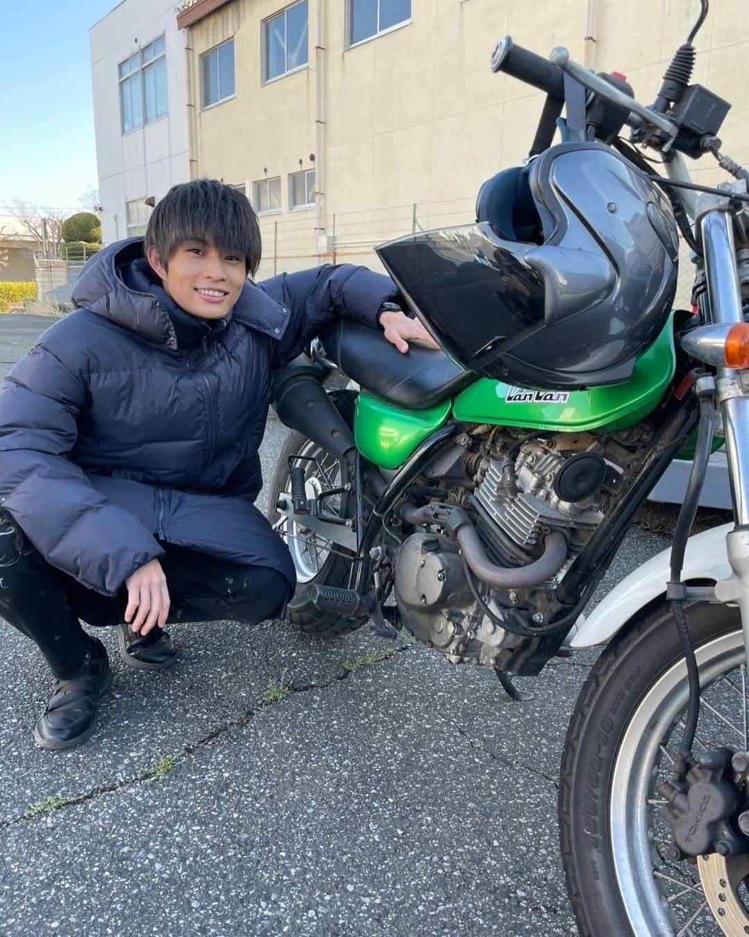 柊太朗のインスタグラム：「バイクっていいなぁ。 そう、しみじみ思いました。 君は早かったよ。あの刑事が早すぎただけだ…  ドン12話も見てください！ドンオニタイジン楽しみすぎる！  #犬塚翼  #イヌブラザー  #暴太郎戦隊ドンブラザーズ  #ドンブラザーズ」