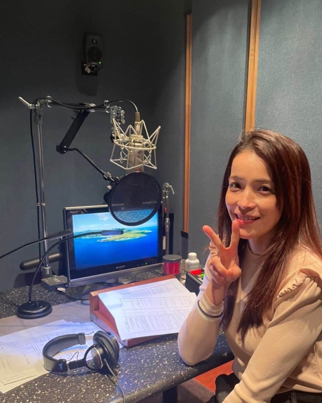 のインスタグラム：「沖縄本土復帰記念日の本日。  5月15日(日)NHK BS１スペシャル 「美(ちゅ)ら森やんばる 世界自然遺産 未来への約束」23:00〜23:50 ナレーションしています。  大好きな沖縄の事、多くの方に知っていただきたいです。 ぜひご覧ください♡ #沖縄 #やんばる #沖縄本土復帰50周年」