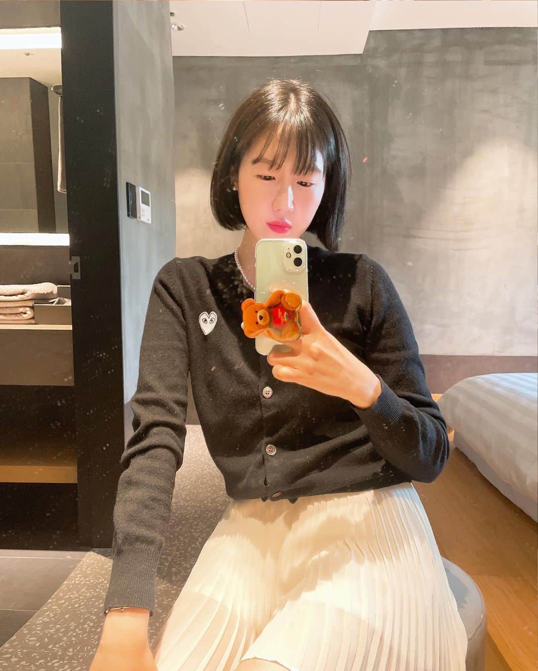 ジンジュ さんのインスタグラム写真 - (ジンジュ Instagram)「베베랑 사진찍기 거울 좀 닦아볼걸🫠  #베베 #bebe #소노펫 #sonopet」5月15日 15時15分 - shining_jinju