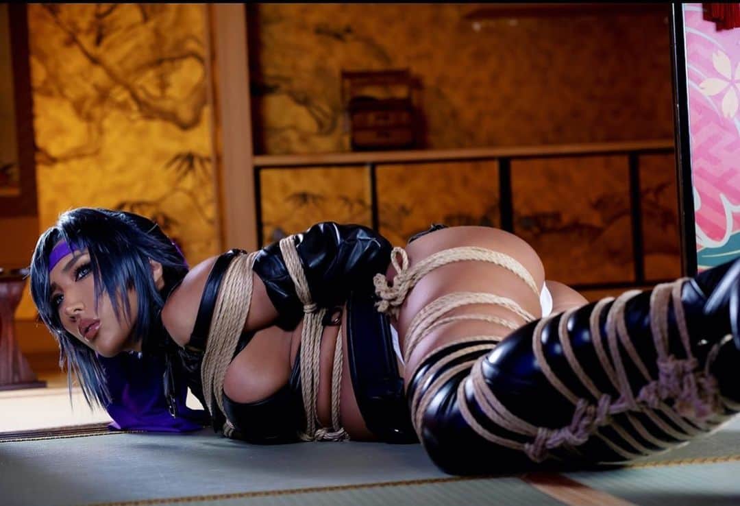 コスプレ　緊縛 