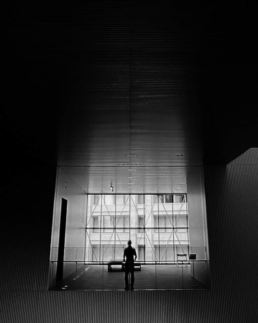 kazuのインスタグラム：「#shotoniphone #iPhoneSE3#bnw_rose #bw_perfect #flair_bnw#blacknwhite_perfection #jj_blackwhite #bnw_zone #bnw_quebec #streetGeometry_BW #BNWP_2022 #streetbnw  #street_perfection #bw_addiction #princely_bw #bw_phototrip #igersjp #team_jp_モノクロ #BWGrammer #tokyo_grapher #ShotOn_TG #tg_zdwide_pro #tg_wide #bnw_artstyle #__bnwart＿ #bnw_experimentalism #rustlord_bnw #temma20220515」