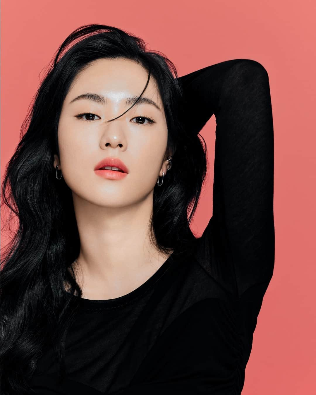 Armani Beautyさんのインスタグラム写真 - (Armani BeautyInstagram)「As seen in @WKorea. Actress @Jeon.Yeobeen wears LIP MAESTRO in shade 310 for a soft, matte lip with a luminous, velvet finish.  Recreate Jeon Yeo-been’s beauty look with:   -  MAESTRO UV MAKEUP PRIMER -  DESIGNER LIFT FOUNDATION in shade 1 -  LIP MAESTRO in shade 310  #Armanibeauty #JeonYeobeen #GiorgioArmani #LipMaestro #lipstick」5月15日 17時00分 - armanibeauty