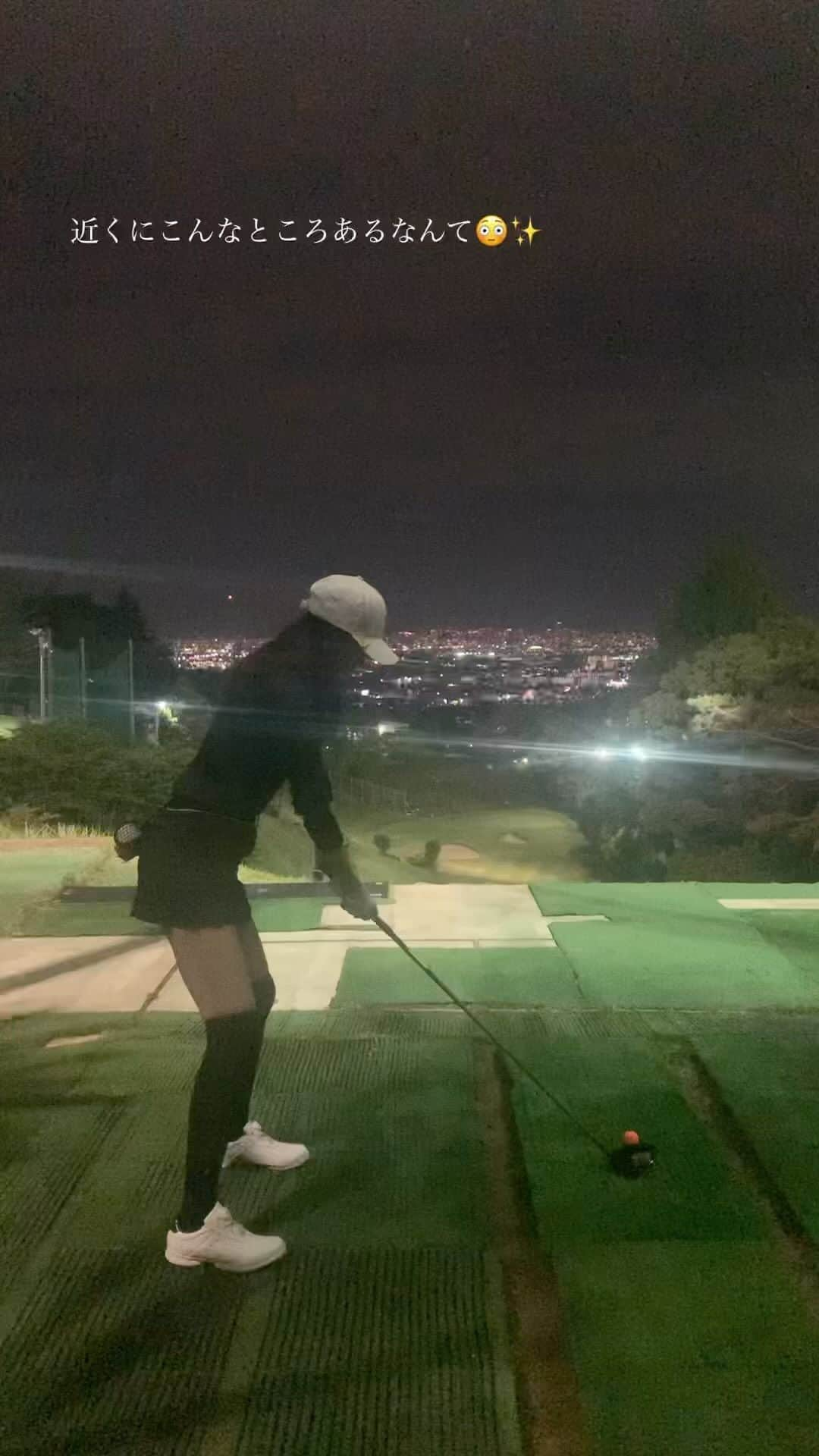 秋山未有のインスタグラム：「初のナイターは #雲雀丘ゴルフ倶楽部 💜🏌🏻‍♀️ ハーフで回ったけど良いスコアで回れた！ ７月からはカートも入るらしくて楽しみ😳😳  📍@hibarigolf   暗いけどウェアは @standrews_jp & @descentegolf 💖  #ゴルフ #ゴルフ女子 #ゴルフコーデ #ゴルフウェア #ゴルフ初心者 #ゴルフ好きな人と繋がりたい #ゴルフ女子コーデ #ゴルフスイング #ゴルフウェアレディース #ゴルフバカ #ショートコース #雲雀ヶ丘ゴルフ倶楽部 #ナイターゴルフ #ドライバーショット #ドライバースイング #ゴルフ仲間募集中 #デサントゴルフ #デサントゴルフ女子 #デサゴルゴルファー #セントアンドリュース」