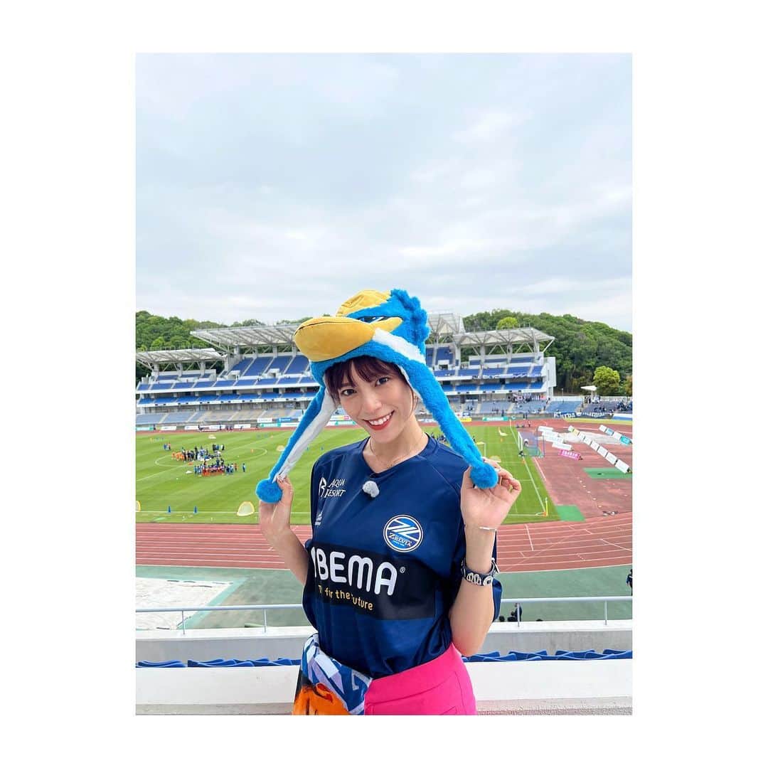 のインスタグラム：「* Jリーグ誕生日！！！ 本当におめでとうございます⚽️ サッカー、そしてＪリーグは 私の生活の中心であり永遠の憧れです。 これから先もずっと愛し続けますし、 お仕事でもどんどん関わっていきたいです！！ 私の活力！本当にいつもありがとうございます！ そんな記念すべき日は 土佐兄弟のお二人にご招待頂き FC町田ゼルビアの観戦をしてきました📣 ねおちゃんと4人久々の土佐カンメンバーで、 最高すぎる1日でした！ （4人の写真は勿体ぶってまた今度😂） 深津選手から手を振って頂きこの上なく嬉しかったです😂 選手、サポーター、関係者の皆様 ありがとうございました🫶🏻 こちらはねおちゃんカメラマンの作品🫶🏻🫶🏻 * #jリーグ#ｊリーグ #jleague#j#league#fc町田ゼルビア#町田#ゼルビア#fc#football#footballclub#サッカー#soccer#野津田#30周年#30#年#周年#誕生日#おめでとうございます#テレビ朝日#アナウンサー#三谷紬」