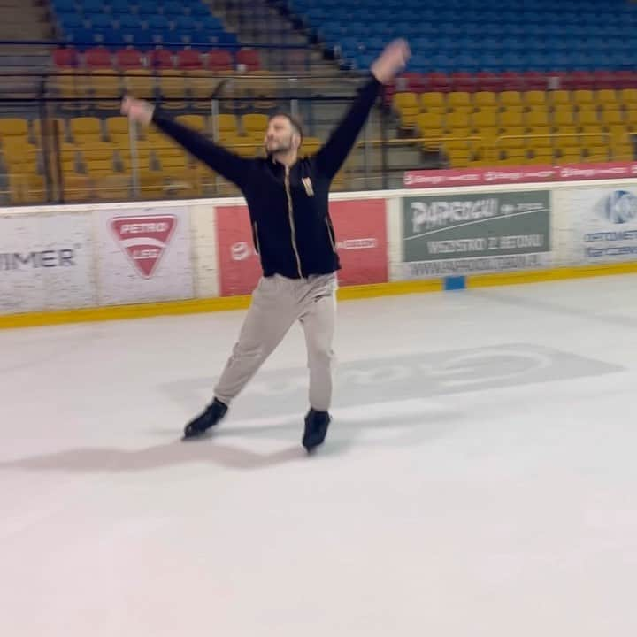 イヴァン・リギーニのインスタグラム：「New Free Program routine for the national silver junior medalist @sports_men_nn 🔥🔥🔥 Work In progress + we need to adjust to new rules now the clusters 😉  Music by : @woodkidmusic - Land of All  Inspired by a legend @nathanwchen 🤘🏼 It’s still a long long  way till your level brother but we work hard😅 Thank you for inspiring with your skating 🙏🏼  Hope you like the musicality guys✨  P.S. I almost fell on my back😅 I need to get back in shape   Love you world ❤️  #patinaje #patinage  #patinadores #pattinaggio #patinajeartistico #patinageartistique #pattinaggioartistico #patinajesobrehielo #iceskater #iceskating #iceskate #figureskater #figureskating #фигурноекатание #figureskaters #フィギュアスケート #creativity #choreograoher #newchoreo #ivanrighini #woodkid #nathanchen #inspiration #workinprogress #gohard #wethebest  #spreadlove #peace #support #eurovision」