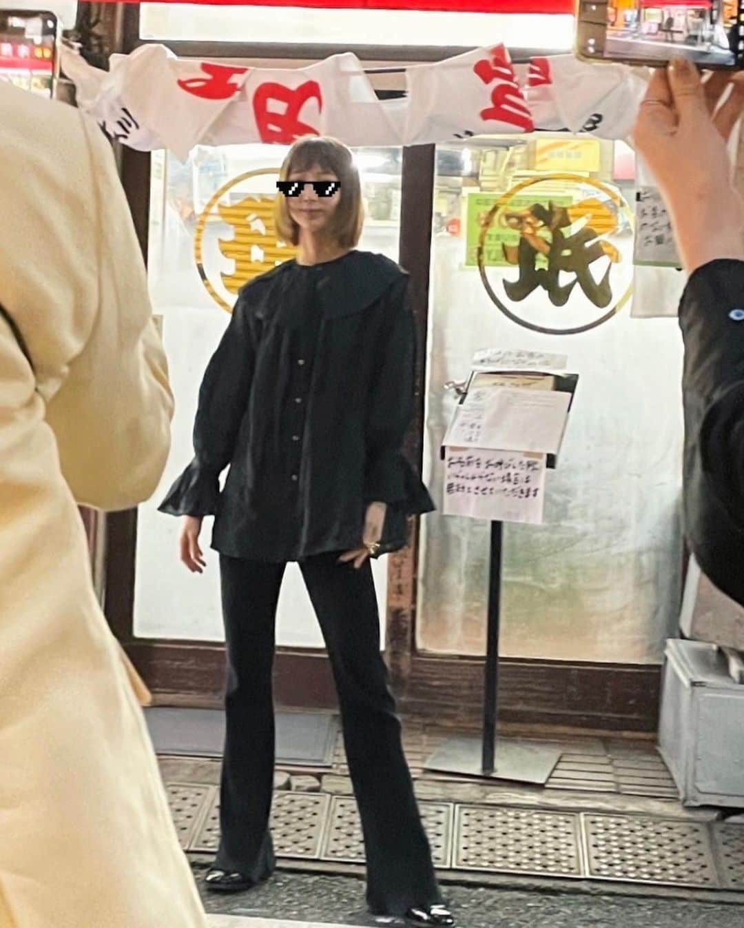 飯島望未のインスタグラム：「Tops @nest_robe @naotemoss  Pants @perverze_official  Shoes @justineclenquet   トップスは最近よく着てて 襟は取り外し可能。 やっぱり白も欲しいな。」