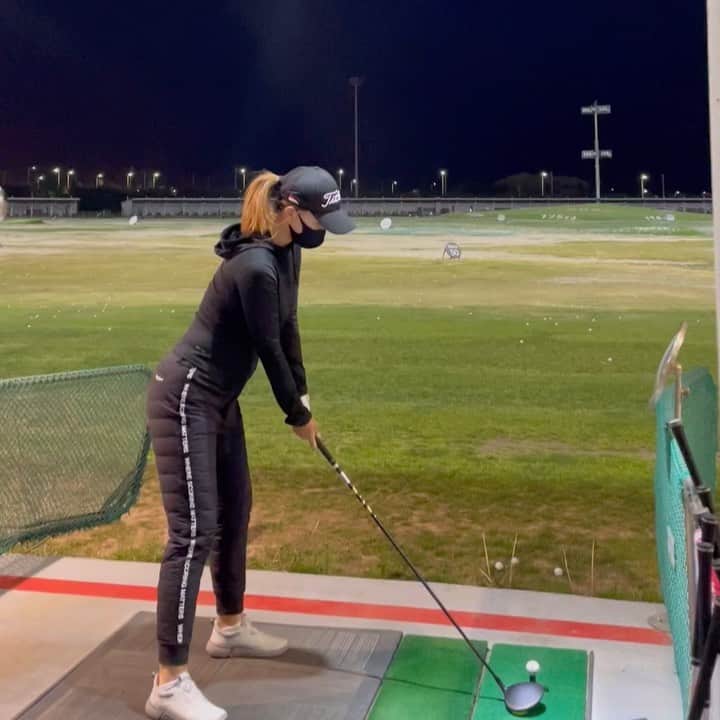 リュ・ジヘのインスタグラム：「⛳️ 캘러웨이 로그 드라이바 굿👍  #드라이버스윙 #골프스타그램 #캘러웨이로그드라이버  #골프」