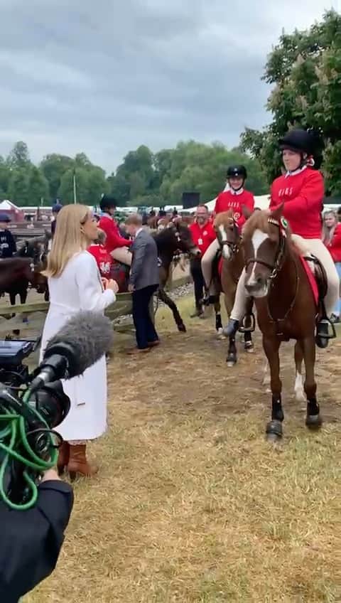 キャサリン・ジェンキンスのインスタグラム：「Three Neath girls and The Queen! Loved meeting the Welsh Mounted Games team (2 of the team are from my home town) who were the champions today! Llongyfarchiadau #oggioggioggi #ponies #poniesofinstagram #ponyclub @ukponyclubofficial #platinumjubilee #Wales @charlottereidmakeup @itv @itvnewsroyals」