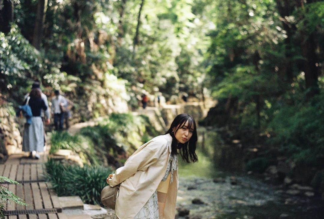 中崎絵梨奈さんのインスタグラム写真 - (中崎絵梨奈Instagram)「🌳🫧🌳  #日本の風景　#風景　#日本 #Japan #自然  #film #film_jp #filmphoto  #カメラ　#camera #shooting #shootfilm #shoot #model #女優　#actress #フィルムカメラのある生活 #フィルムで残す日常  #フィルムで撮る日本の素敵な瞬間 #フィルムに魅せられて #日常　　#」5月16日 7時52分 - nakazaki_erina