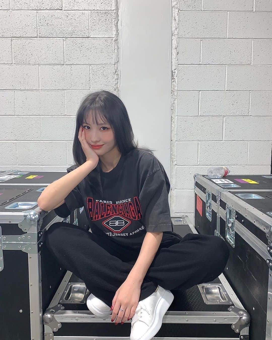もものインスタグラム：「Hi🖤」