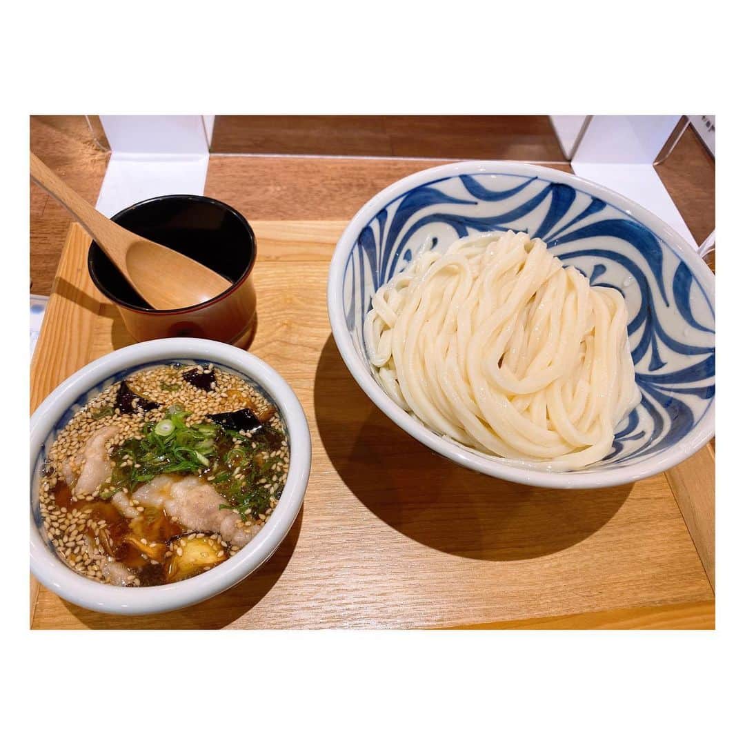 石井奏美のインスタグラム：「最近ご麺はうどんが多め💡  なすと豚肉って相性最高ですよね…🍆  #香川#高松#香川グルメ#高松グルメ#讃岐うどん#うどん棒」