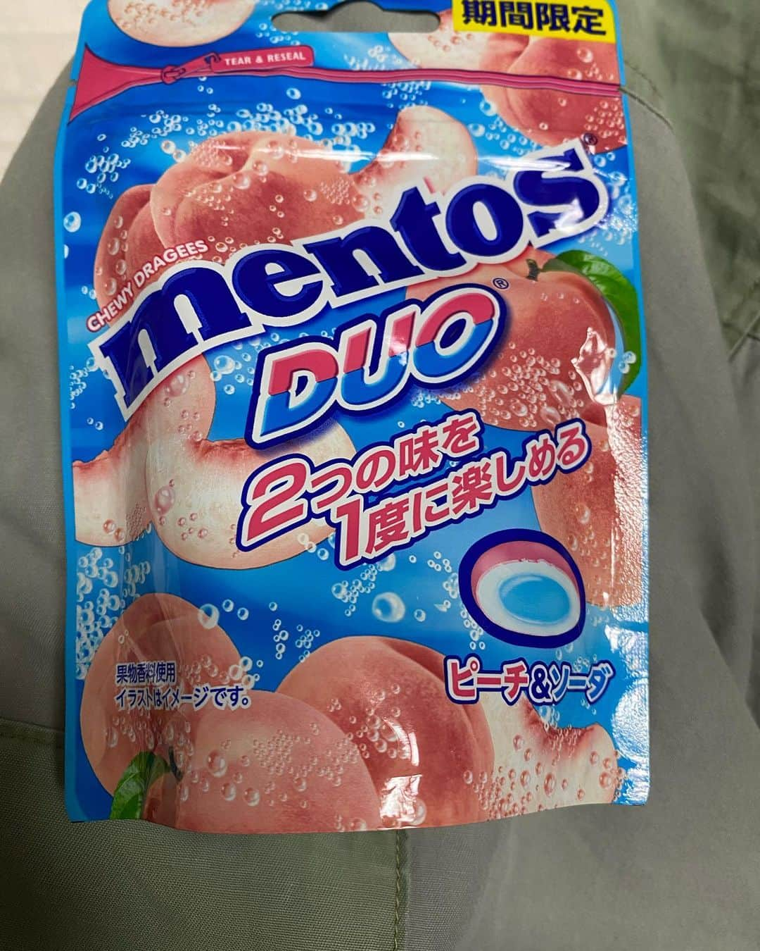 山本怜のインスタグラム：「グラビモス🙄🙄🙄🙄🙄！😒 今週はまぁまぁのスタート！🏃‍♂️🏃‍♂️🏃‍♂️🏃‍♂️🏃‍♂️ #mentos #メントス #ソーダ #ピーチ #soda #peach #お菓子 #オヤツ #おやつ #めんとす #そーだ #ぴーち #mentosduo 🧐🧐🧐」