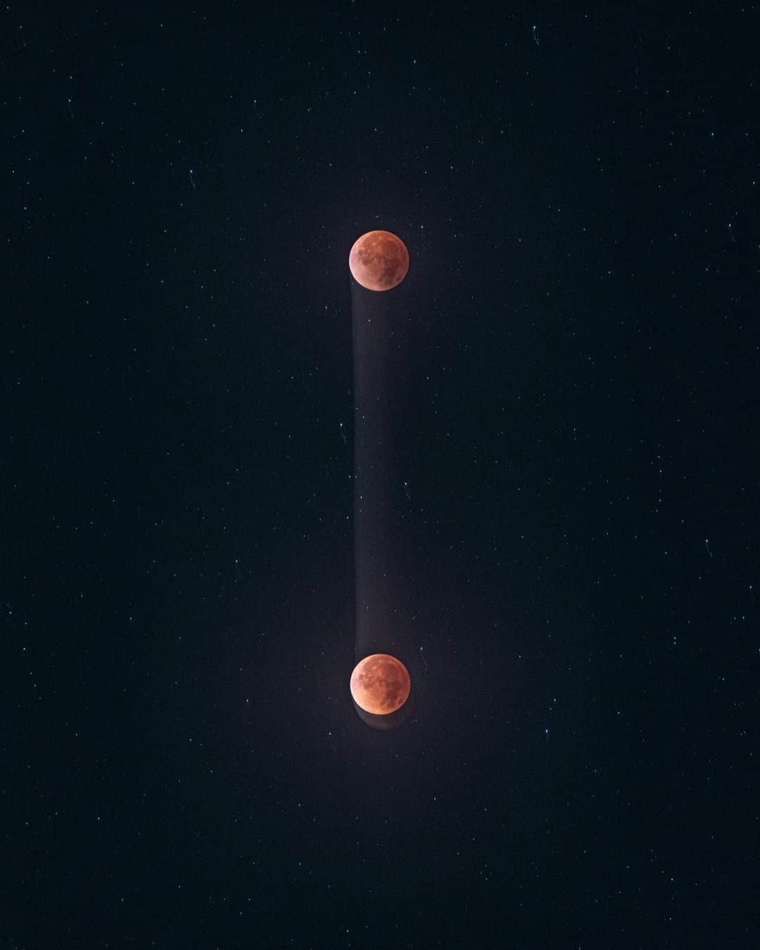 Cole Riseのインスタグラム：「relative motion study, blood moon 2022. single exposures while moving the lens.」