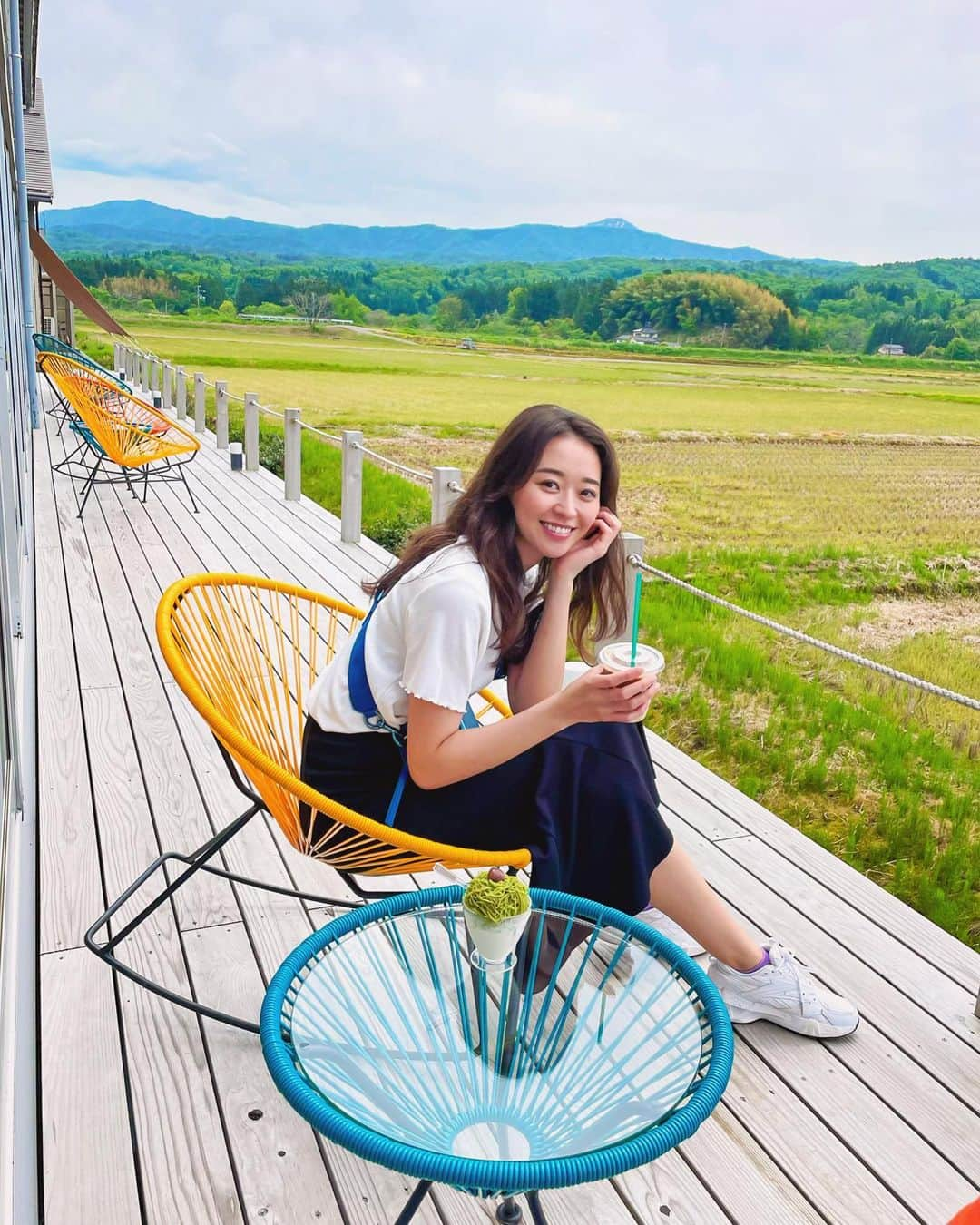 中川知香さんのインスタグラム写真 - (中川知香Instagram)「🌾 最高すぎる田舎のテラス  ママとお姉ちゃんとの話がおもしろすぎて田んぼに向かって大笑いしてた。  #地元大好き #中川知香」5月16日 15時54分 - chikanakagawa_official