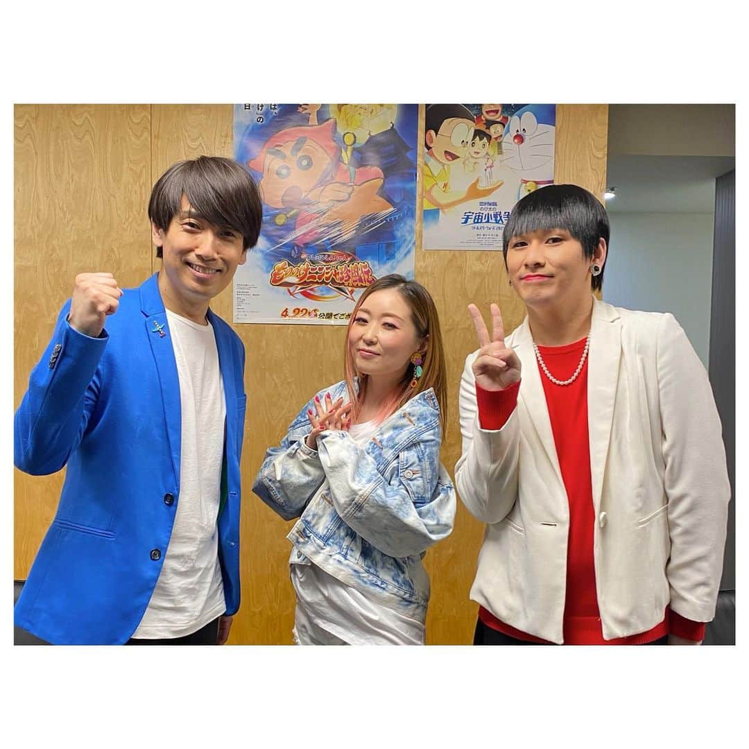 荒牧陽子のインスタグラム：「2022.5.15 声優パークレポ ┈︎┈︎┈︎┈︎┈︎┈︎┈︎┈︎┈︎┈︎┈︎┈︎ 番組を見てくれた皆さん、 さらに、メタバースに来てくれた皆さん、 ありがとうございました！ ⁡ メタバース入れなかったり 入れてもうまく動かなかったりした方もいたみたい💦 皆さん、頑張ってくれてありがと!!! ⁡ TVerは、今週の水曜日辺りに配信開始されるそうです！ ⁡ 朝早かったせいか 思ったようにうまく歌えなかった… とかとかあったんですが💦 ⁡ とにかく面白い内容の番組さんで、 トークも楽しかったし 久々に、リラーーックス！な現場でした🥰 ⁡ 水ダウ以来の、声優の森久保さんや 初めましての、声優 関さん、ぺこぱさん 和やかな雰囲気で楽しかった〜 ⁡ 2枚目のアバター写真見て！ 私のアバター、スーツ着てた☺️✨ 私とビュー様の立ち位置が面白くて笑いが止まらなかった😂 ⁡ さらに 歌っている時の私のアバターの動きは 男性がやって下さっていました！ 『私の動きとか無視で、好きなように楽しく動いてください！』とお願いしましたよー！ ⁡ 会場を移動したり、ステージに上がったりなどは 私が自分でやってました☺️ ⁡ こーいうのって みーんなと繋がってる気分がして面白いですね！ 同じ部屋に居る！って感じで🤝 ⁡ 昔、アメーバピグで、 いろんな人とお話ししてたなぁ… そこから歌の仕事に繋がったり！ なんでもやってみるのって大事ね！ ⁡ 今日はずっとカラオケで歌ってるよ！ がんばろっ ⁡ おしまい☺️ ┈︎┈︎┈︎┈︎┈︎┈︎┈︎┈︎┈︎┈︎┈︎┈ #声優パーク #ビューティーこくぶ さん #Mrシャチホコ さん #荒牧陽子」