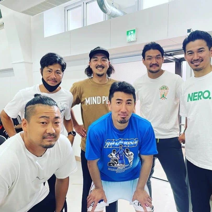 福田俊介さんのインスタグラム写真 - (福田俊介Instagram)「祐也お疲れ様！！ 同じチームでプレー出来て本当に良かった！！  祐也フレンズ凄いメンバーだったな⚽ サッカーの素晴らしさ、中村祐也の凄さを改めて実感しました。 これからも同じサッカー人としてお互い頑張っていこう！！  #西澤代志也 #鈴木将太 #石神直哉　 #臼井幸平 #馬場賢治 #山口貴弘 #星野悟 #李漢宰 #金聖基 #内田剛 #酒井大登 #松尾喬一郎 #山口俊輔 #小尾優也 #小寺潤 #小松祐己 #森谷大介 #徳吉裕介 #横田貴之 #矢田治貴 #八田千春 #弦巻雄太  #浦和レッズ #湘南ベルマーレ #町田ゼルビア #アヴェントゥーラ川口 #サッカー #青木公園 #中村祐也 #kawakinpark」5月16日 16時15分 - shunsukefukuda28